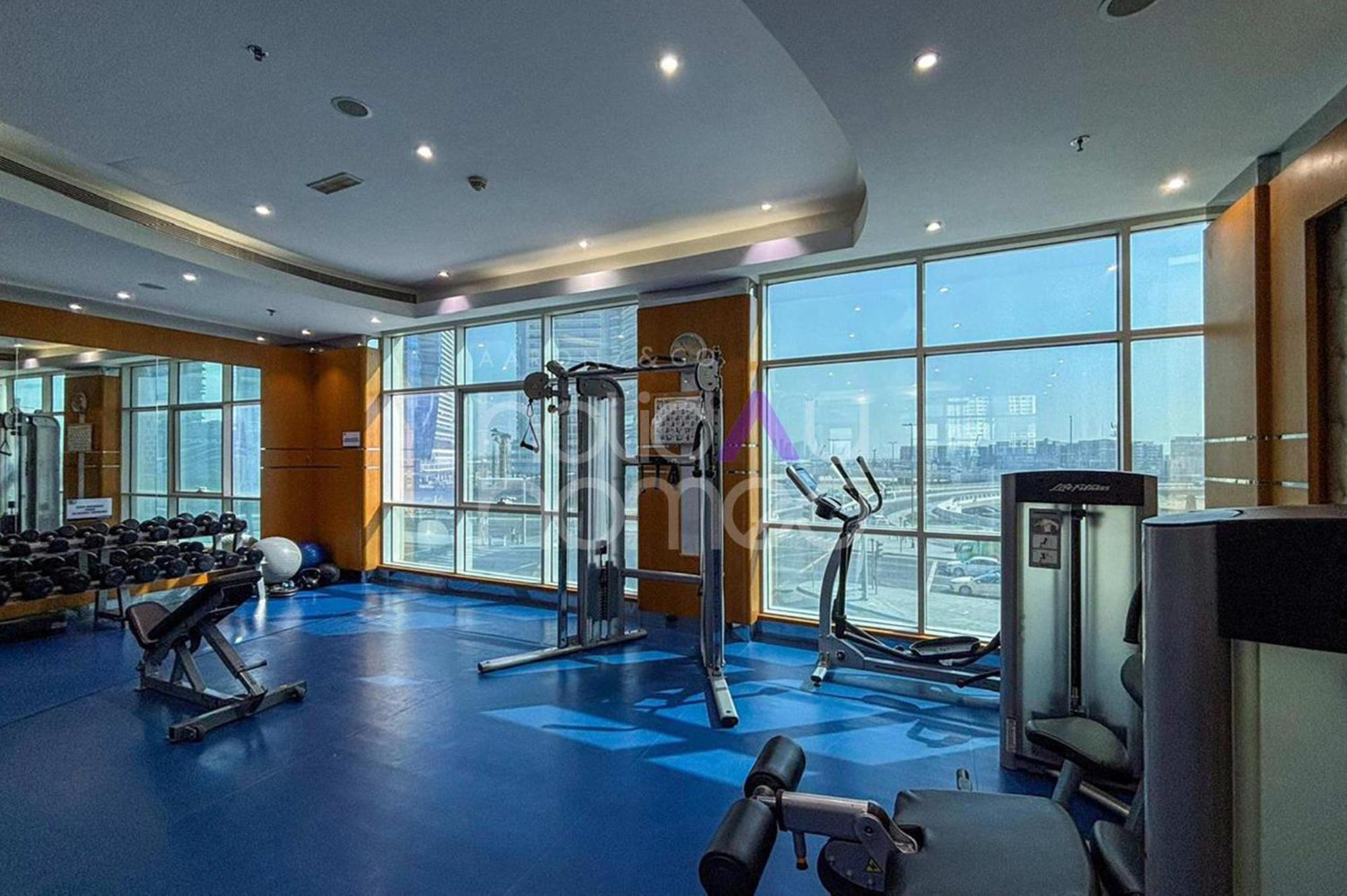 Spacious 1br Residences At Business