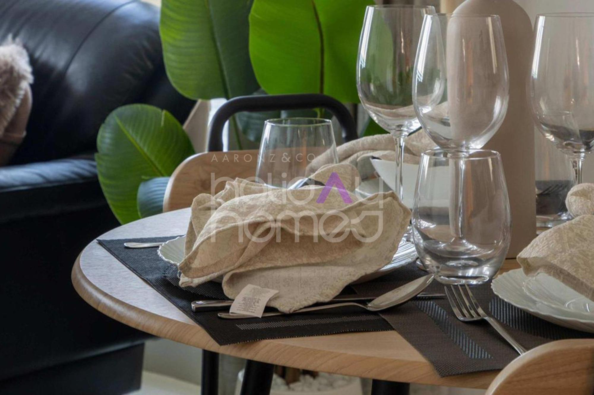Spacious 1br Residences At Business Apartment Dubai